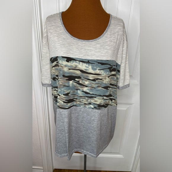 Grace & Emma Tops - Grace & Emma Striped Camouflage Short Sleeved Tee Size 2X